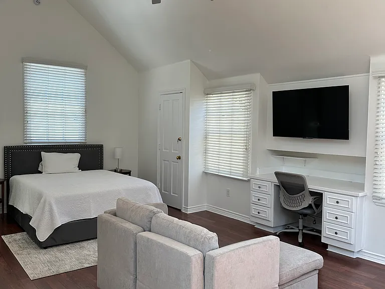 Third bedroom suite