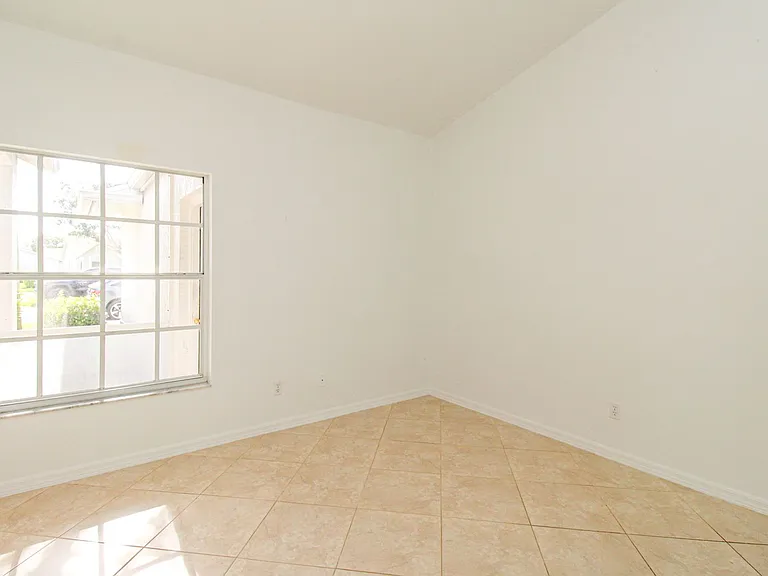 10201 Regent Cir — Photo 23