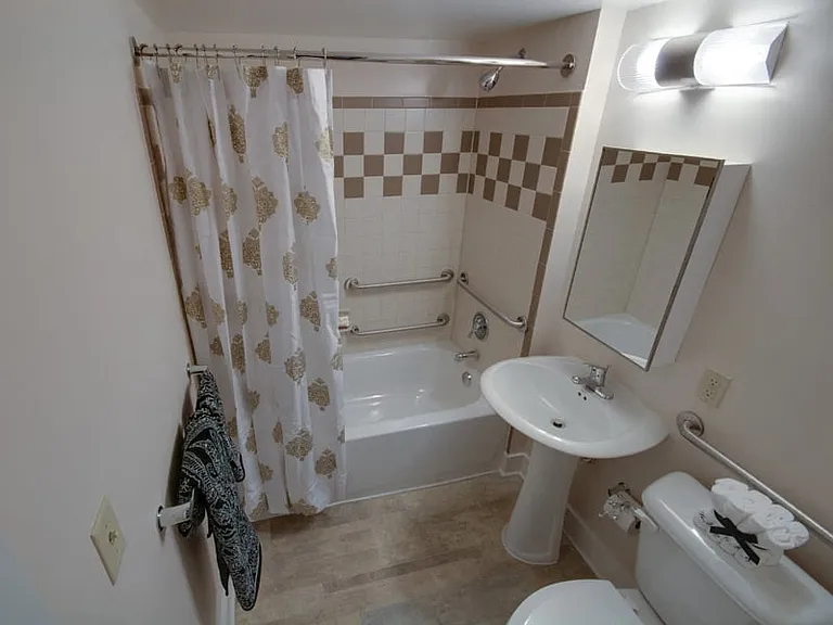 Alternate Bathroom Style with Tub