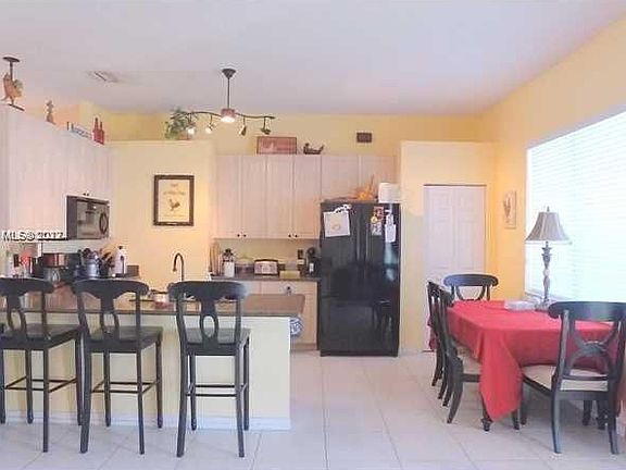 3rd image of 2031 SE 16th Ave