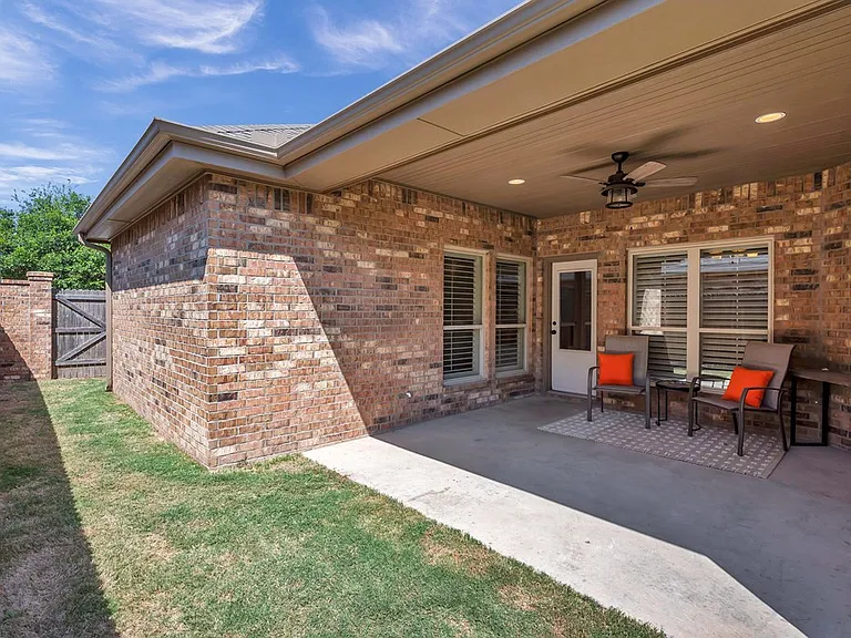 4416 Guadalupe — Photo 31