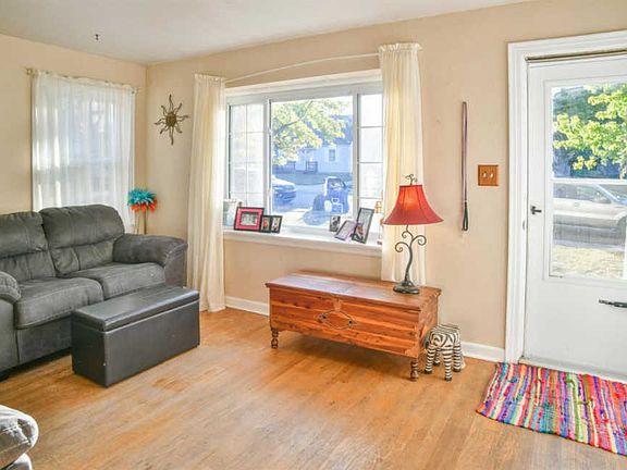2nd image of 124 Mavern Ave