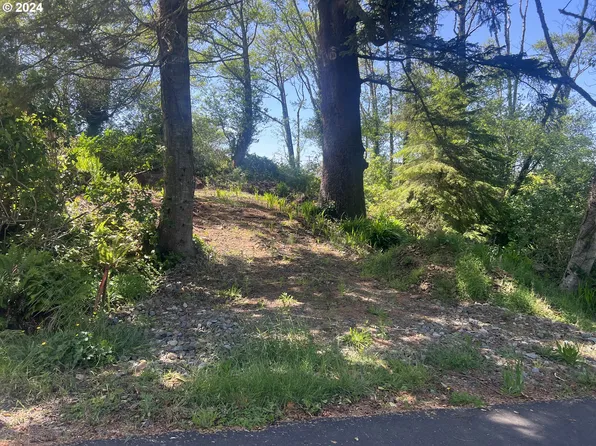 S Easy St #13300, Rockaway Beach, OR 97136