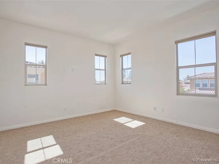 34 Roycroft — Photo 10