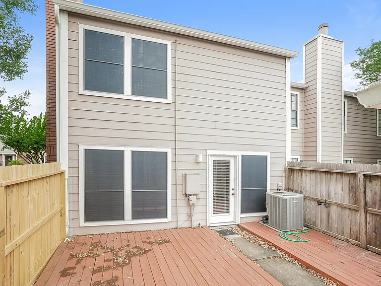 17263 Saturn Ln — Photo 15