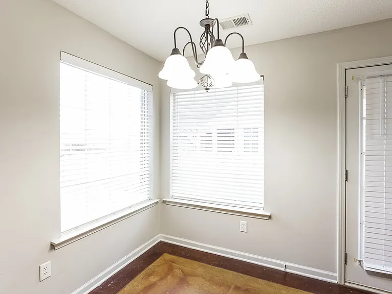 3044 Magnolia Dr — Photo 6