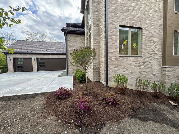 3rd image of 7234 Roxbury Ct