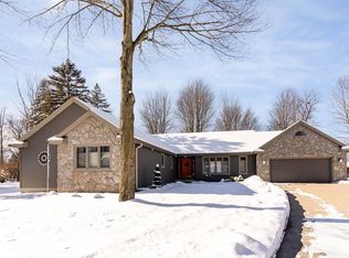 5211 Shoal Creek Cir, Midland, MI 48642