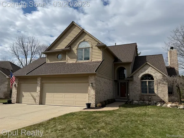 19935 Irving Dr, Livonia, MI 48152