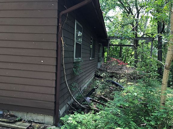 3rd image of 1355 Hogan St