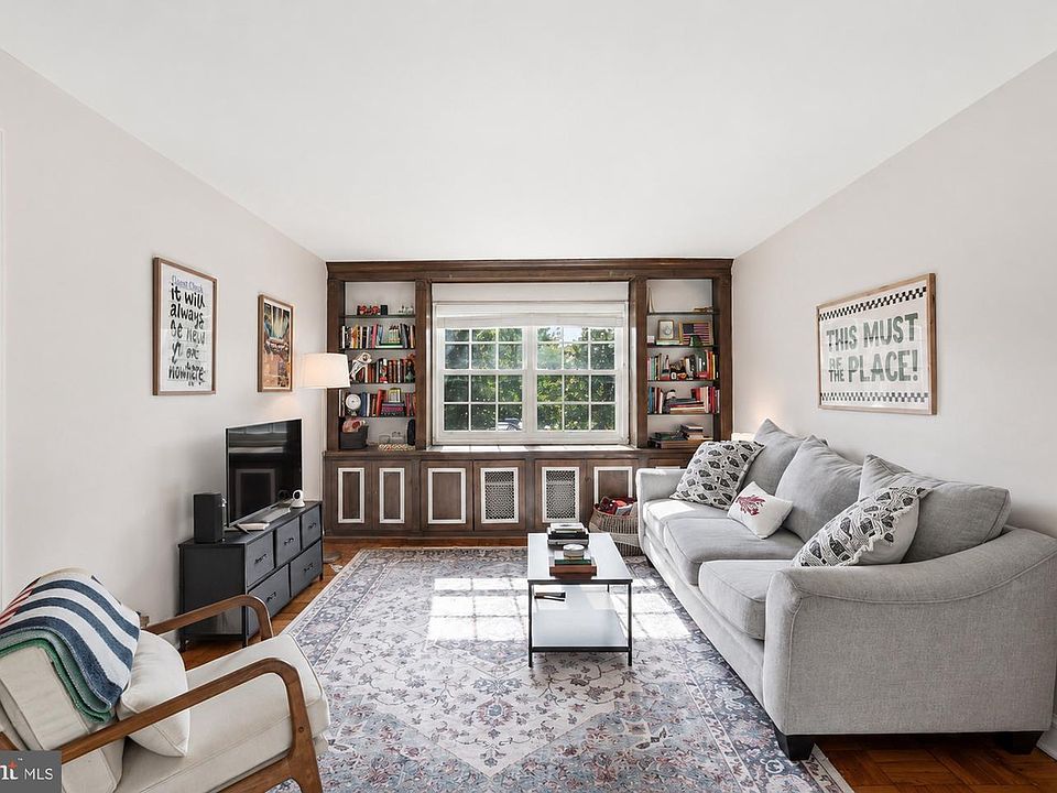 1st image of 1708 W Abingdon Dr APT 202
