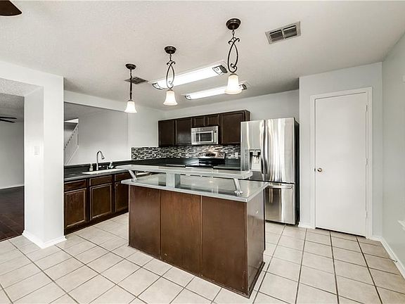 5th image of 901 Valleybrook Dr