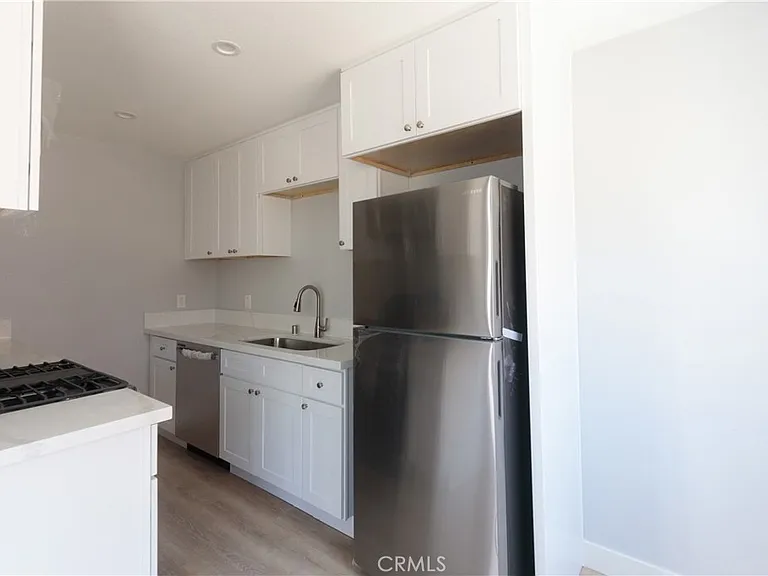 651 Ward St — Photo 3