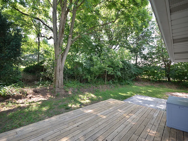 4745 Briarhill Dr — Photo 28