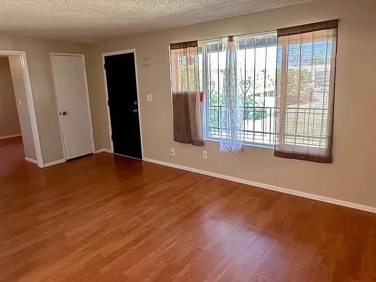 2411 W Hazelwood St #277 — Photo 4