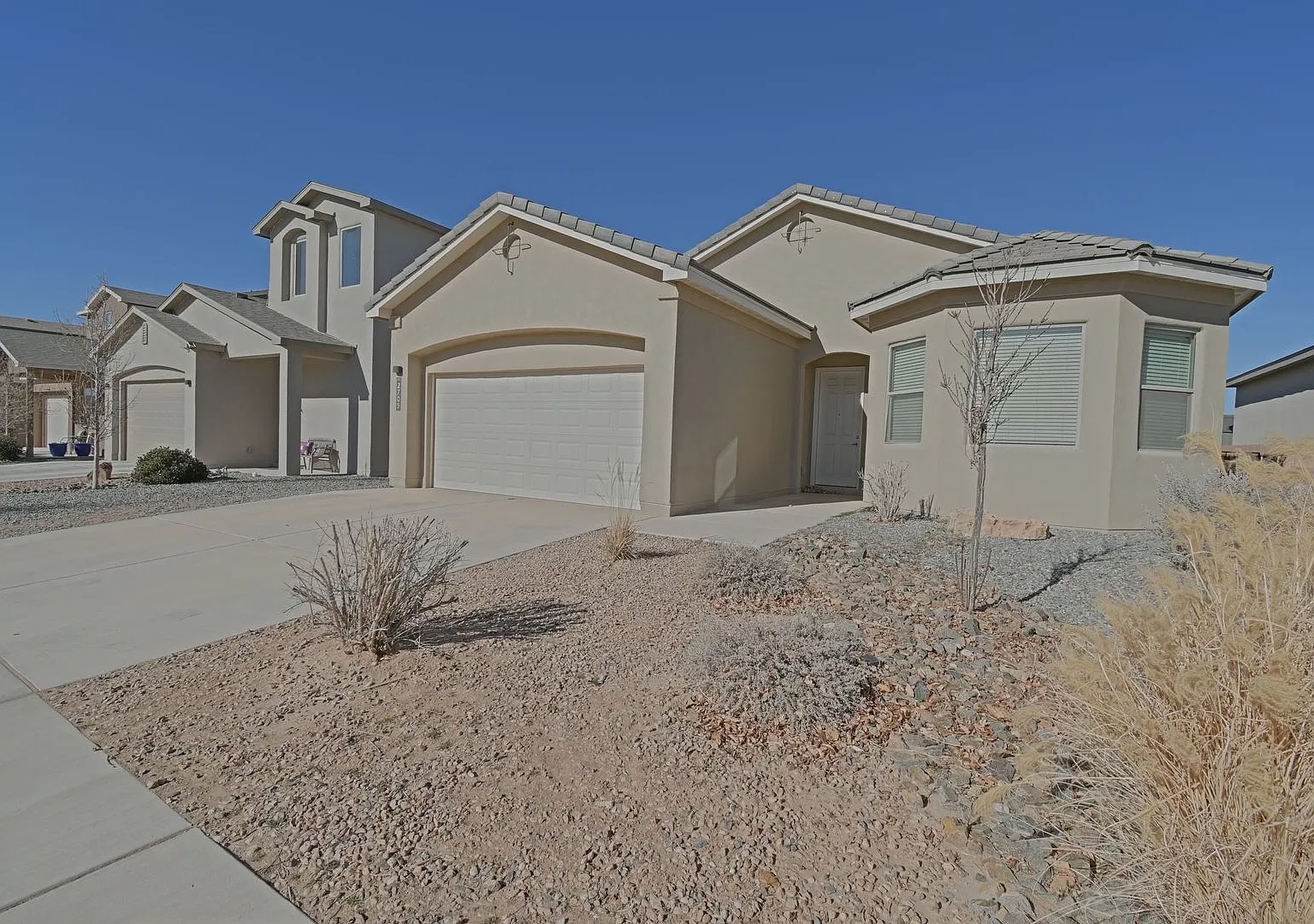 Great 3 Bedroom 2 Bath 2 Car Garage ! — Photo 1