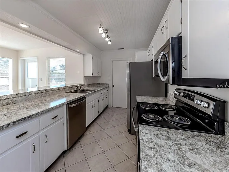 1215 Mango Ave — Photo 17