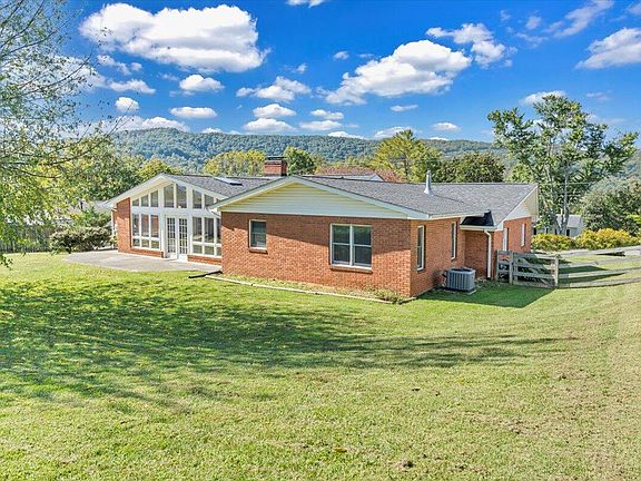 3rd image of 674 Azalea Rd