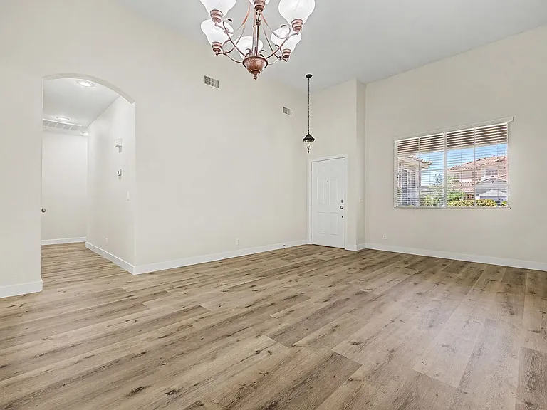 571 Kavanagh Pl — Photo 5