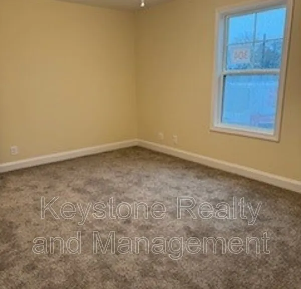 304 Jennifer St #40 — Photo 4