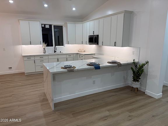 5th image of 33234 W WILSON Street