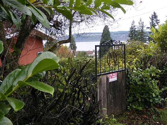 2nd image of 4404 Patrician Ln W