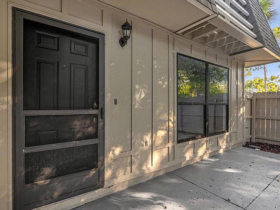 3rd image of 975 Harrison St