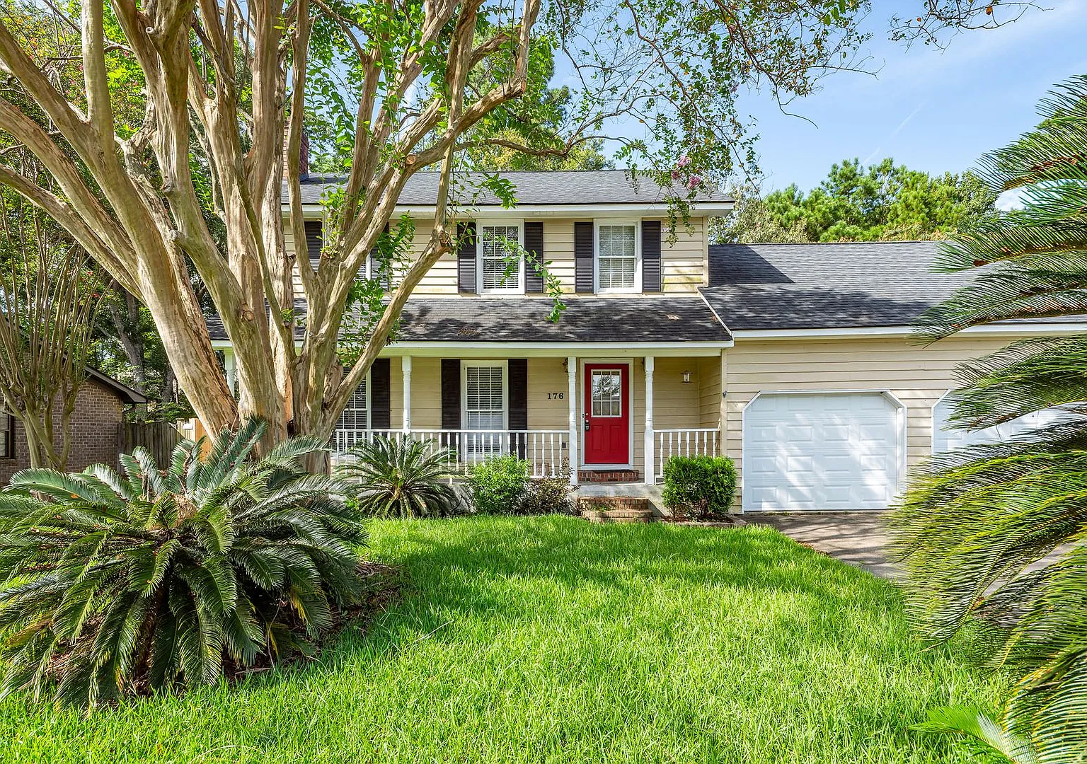 4 Bedroom, 2.5 Bathroom Home in Tall Pines - Summerville — Photo 1