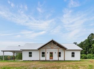 4081 New Hope Rd, Celina, TN 38551