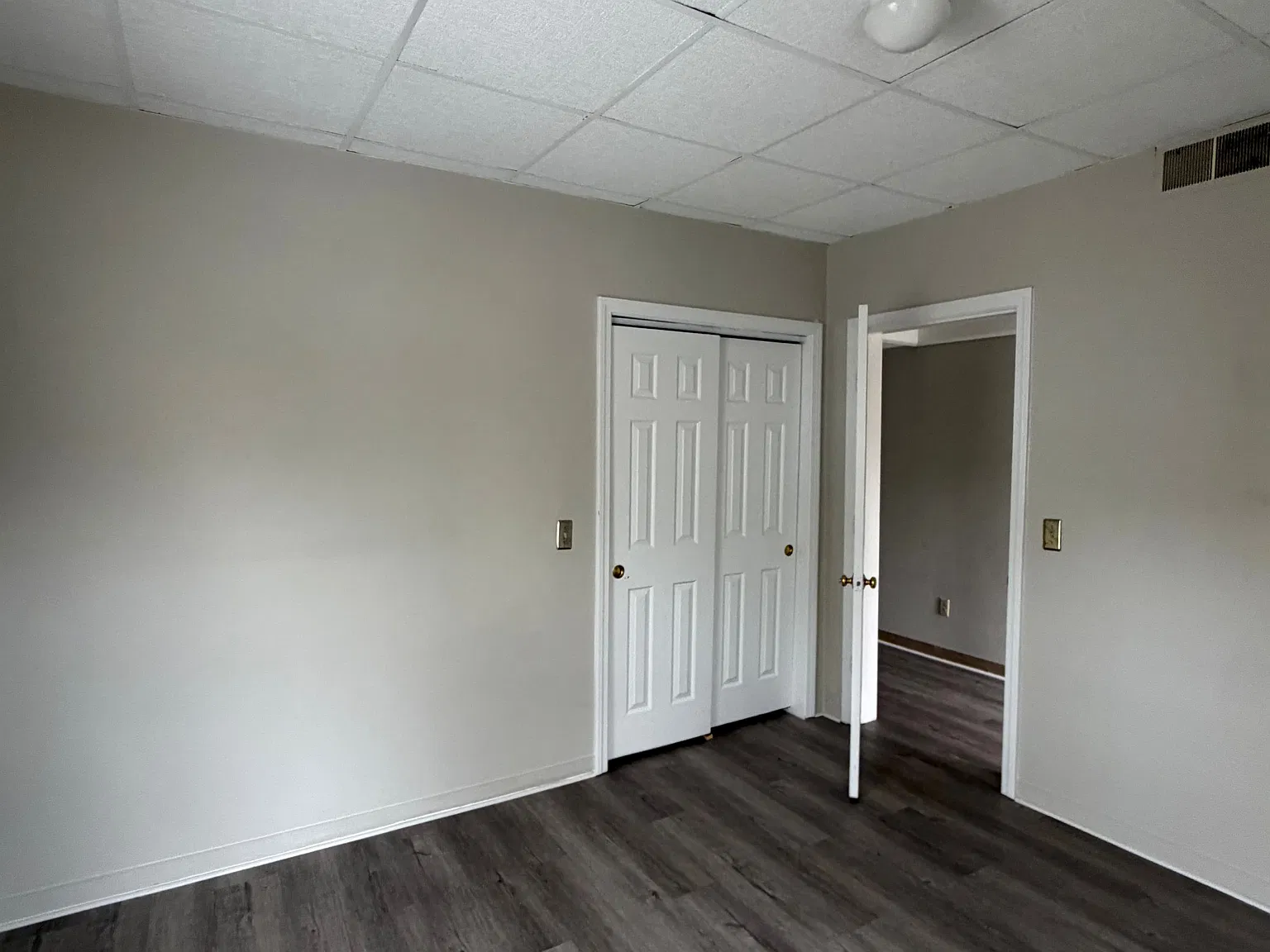 2 bed, 1000 sqft, $1,800 — Photo 2