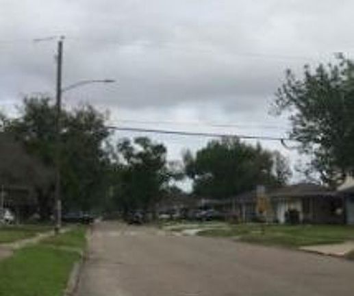 Exterior Neighborhood (street photo)