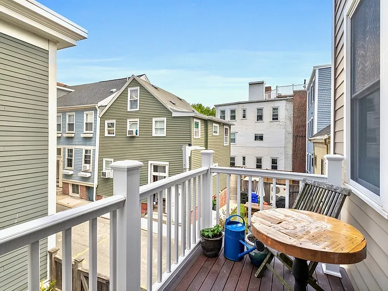 77 Green St #2 — Photo 9