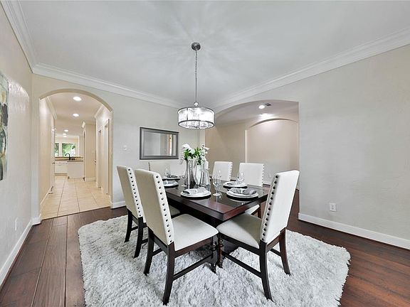 4th image of 15 Graylin Woods Pl
