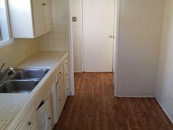 4th image of 6422 Ira Ave