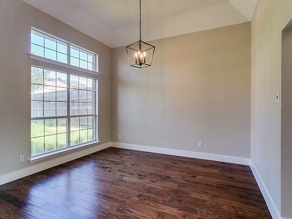 3rd image of 450 Harris St