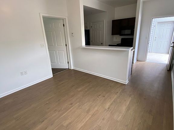 4th image of 404 Jefferson St #A