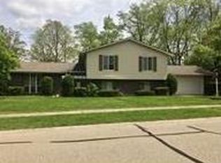 1848 Robin Hood Dr, Fairborn, OH 45324