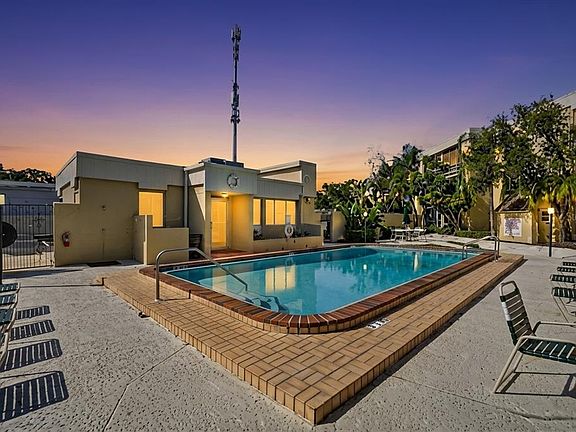 4th image of 2302 S MANHATTAN AVENUE #214