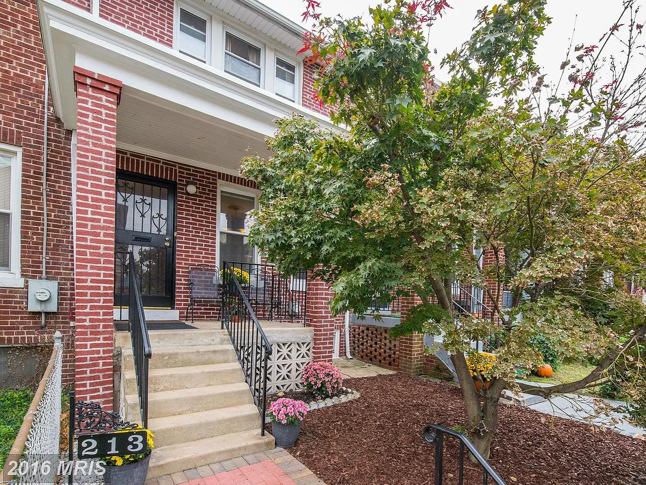 213 Douglas St NE photo 1