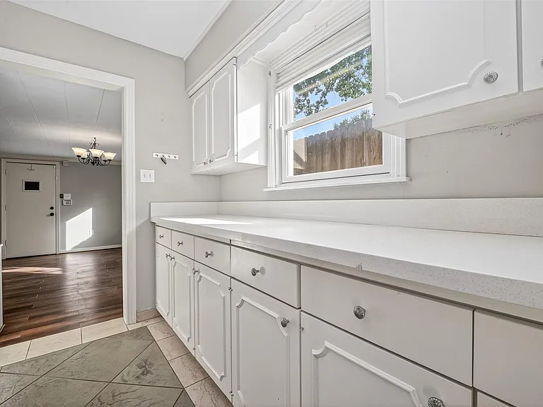 3731 Drake St — Photo 18