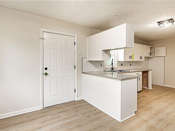 4th image of 8611 Lane Ave