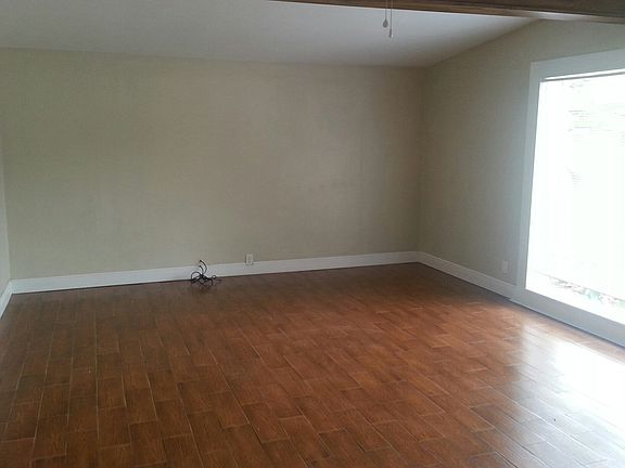 3rd image of 205 Laurel Dr