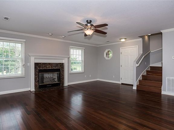 3rd image of 18 W La Quinta Ct