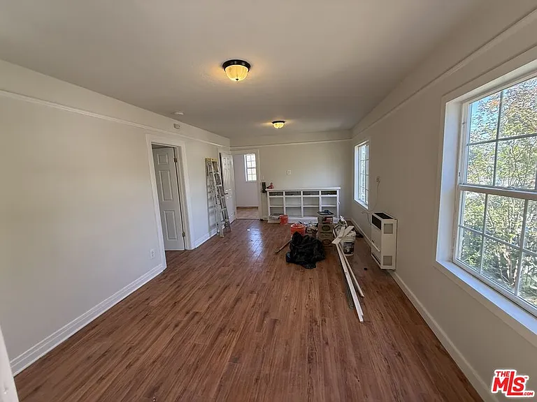 324 Douglas St — Photo 2