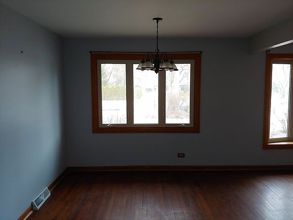 5th image of 6833 W 127th St