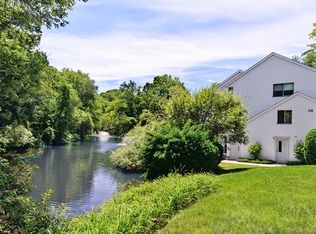 36 Putnam Grn #38, Greenwich, CT 06830