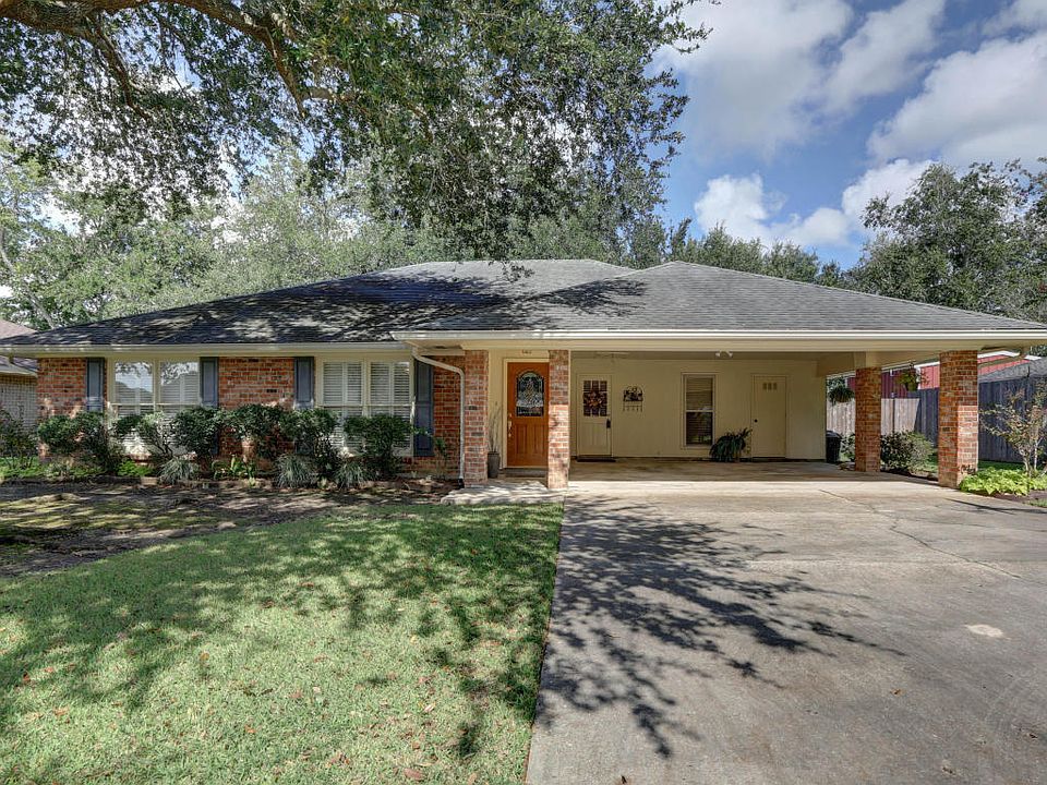 1st image of 203 E Bluebird Dr