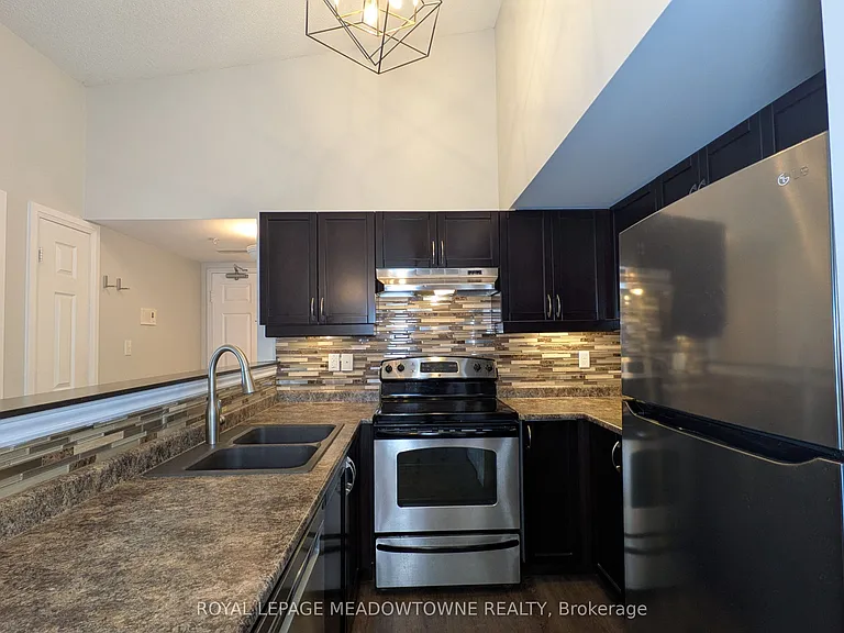 1350 Main St E #404 — Photo 8