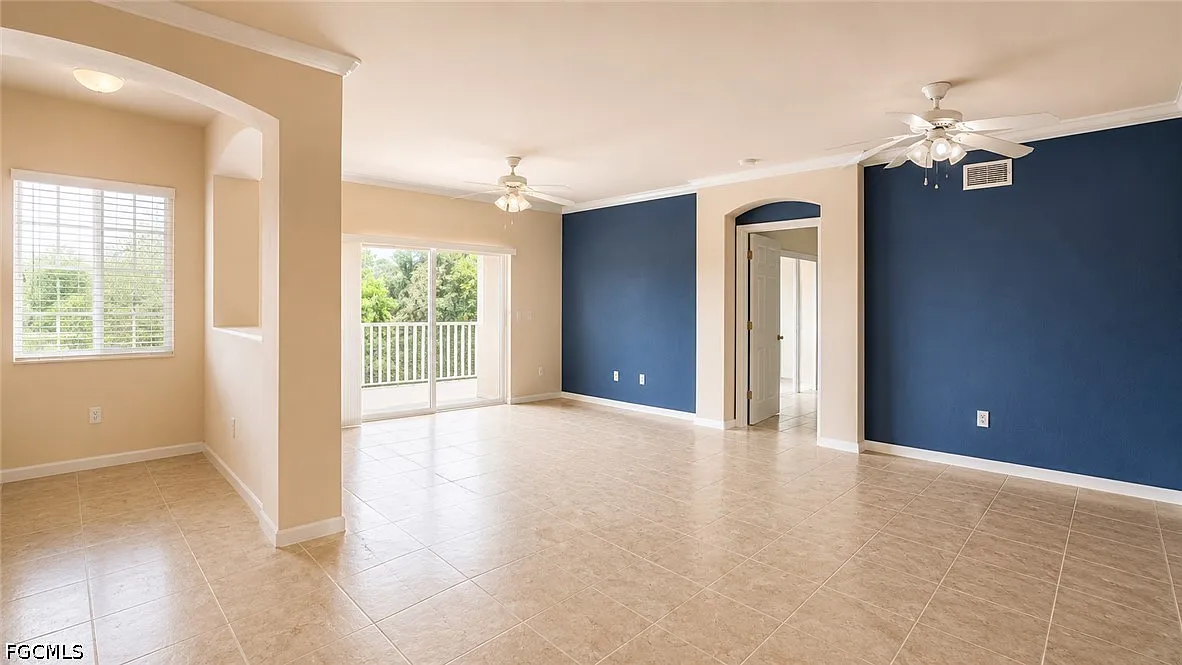 3 bed, 2.0 bath, 1394 sqft, $2,000 — Photo 2