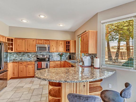 3rd image of 2054 E Saltsage Dr